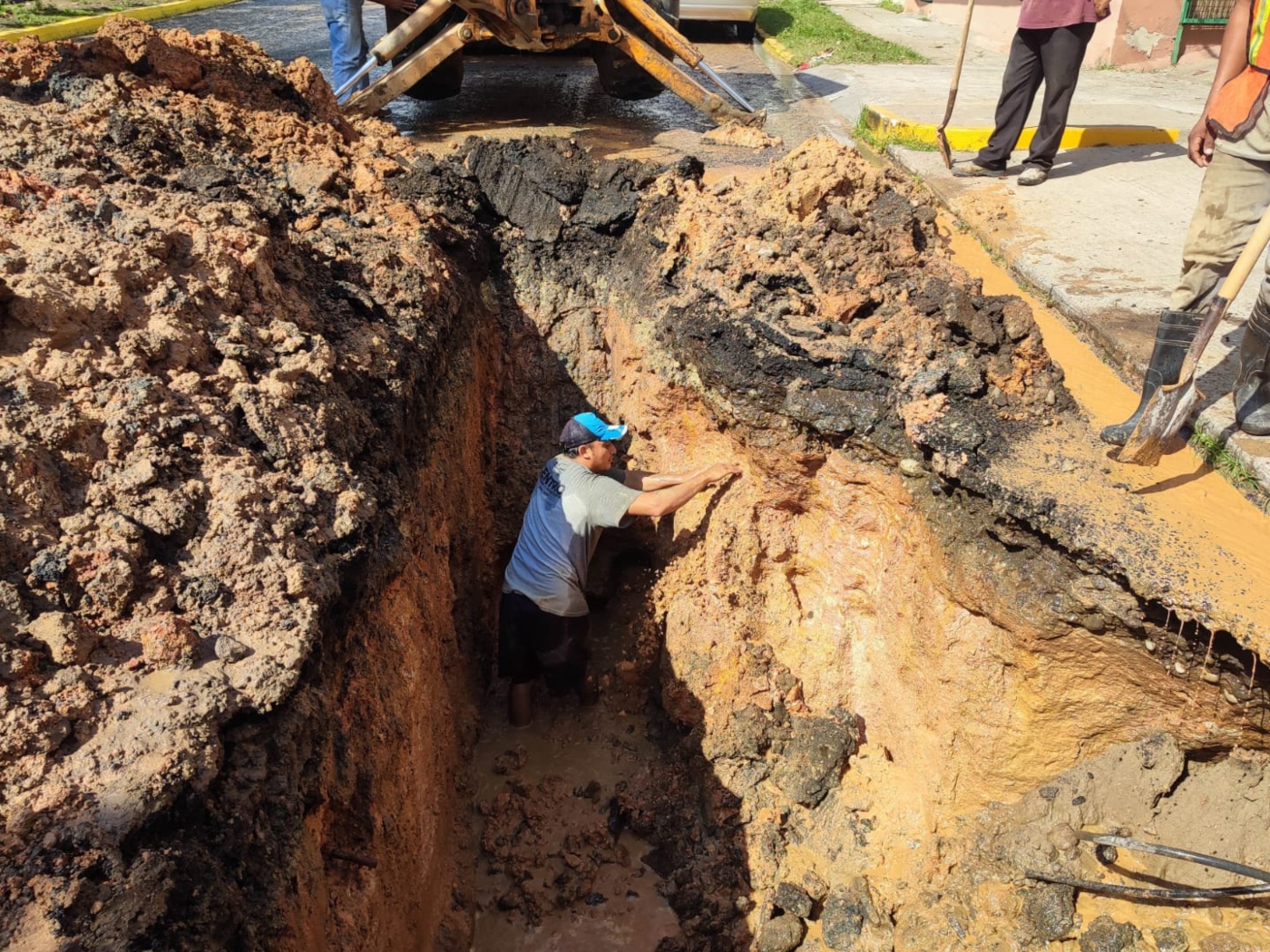 Atiende Sas Fugas De Agua En Villahermosa En Tabasco