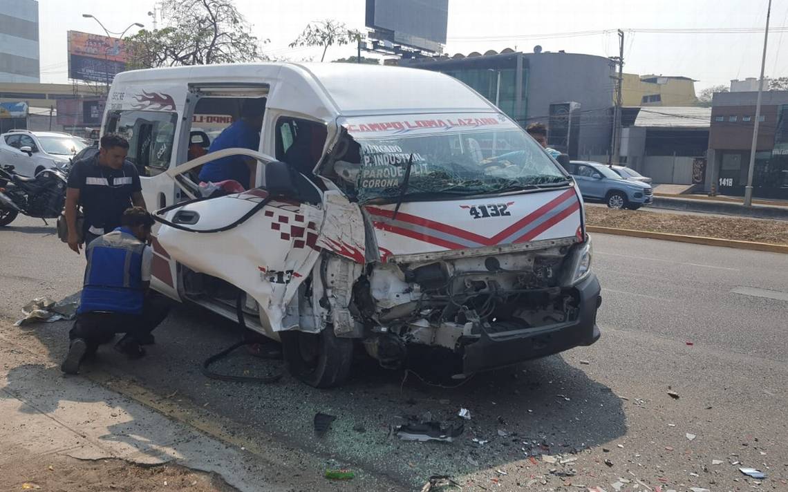 Aparatoso Choque En Ruiz Cortines Deja Al Menos 5 Lesionados El