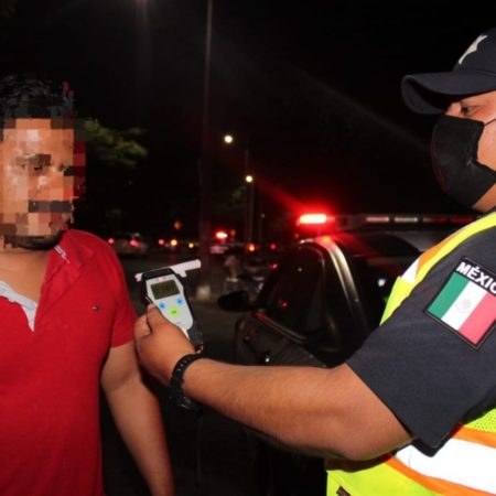 Sancionan a nueve por no pasar el alcoholimetro: PEC