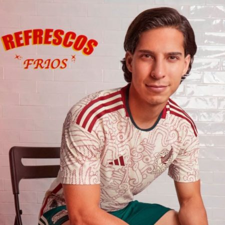 Lainez presume segundo uniforme del Tri