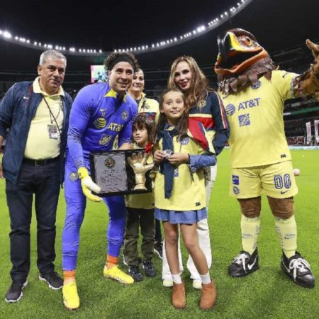 Histórico reconocimiento para Memo Ochoa