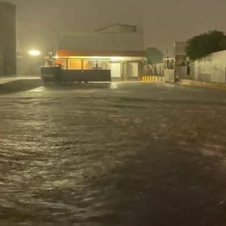 Fuertes lluvias dejan entre el agua a Macuspana