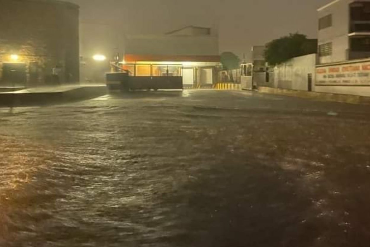 Fuertes Lluvias Dejan Entre El Agua A Macuspana En Tabasco