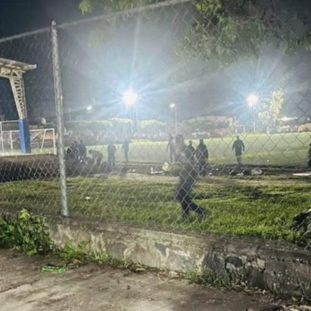 Matan a 4 personas en campo de futbol en Morelos