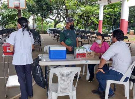 Ofrecen más vacunas para rezagados en Centro