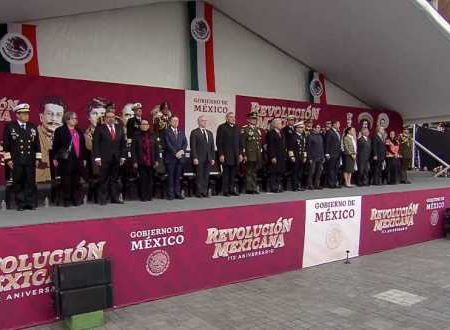 Encabeza AMLO desfile de la Revolución Mexicana