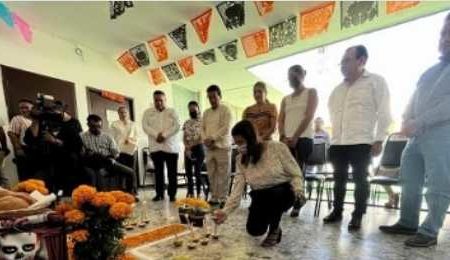 Mantiene UIE tradición de Altar de Muertos