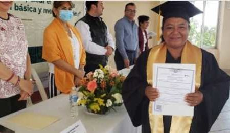 Transforma Gobierno de Tabasco vida de mujeres con certificados de educación básica