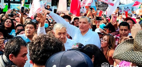Adán Augusto acompaña a AMLO en Marcha del Pueblo