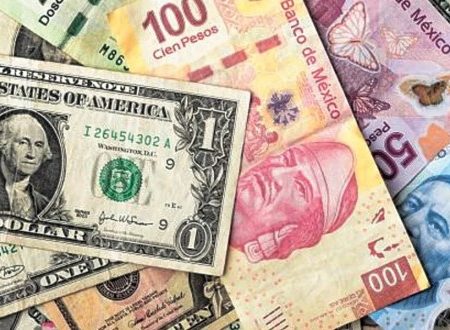 AMLO presume fortaleza del peso mexicano frente al dólar