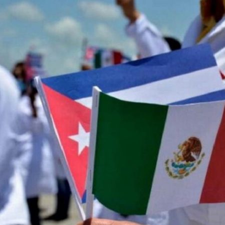 Agradece Obrador a Cuba por los 500 médicos especialistas enviados