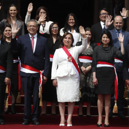 Dina Boluarte nombra nuevo gabinete en Perú