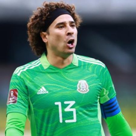 Guillermo Ochoa llega a Italia