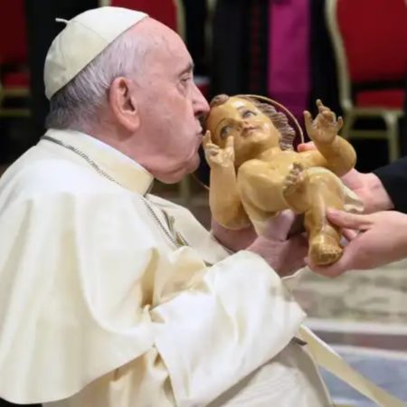 “Haz algo bueno”, dice el papa Francisco en la misa de navidad.