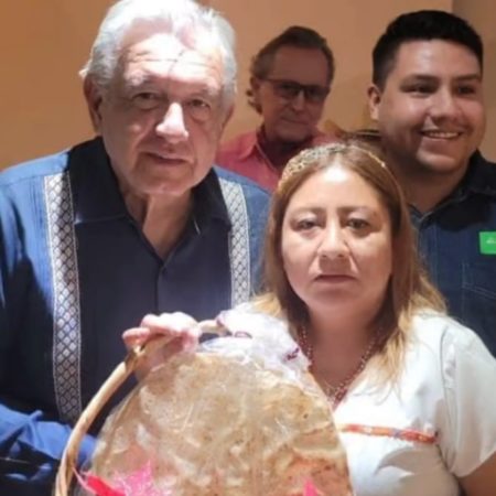 “Lo queremos”: Reciben a AMLO a su llegada a Tabasco