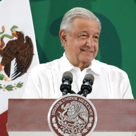 No es nada importante: AMLO ante denuncia al INE en su contra