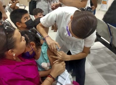 Redobla Secretaría de Salud esfuerzo para vacunar a menores contra COVID-19