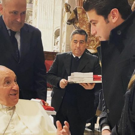 Samuel León llega al Vaticano para entrevista con el Papa Francisco