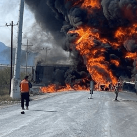 Tren choca contra pipa en Nuevo León; explotan