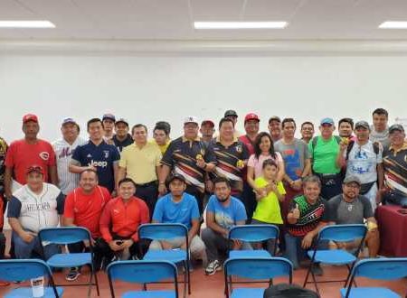 Béisbol 5 preparando el infield en Tabasco