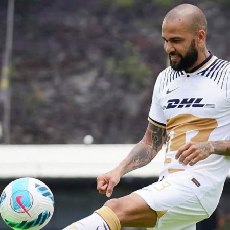 Dani Alves cambiará usará el 77 con Pumas