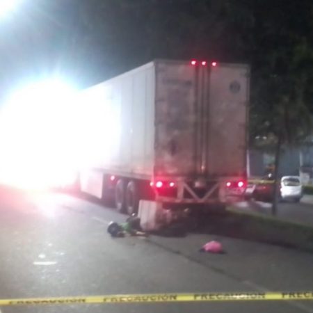 Motorista choca contra tráiler en Ruiz Cortines y muere