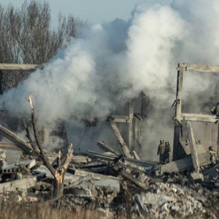 Ucrania bombardea cuartel ruso y mata a 63 soldados