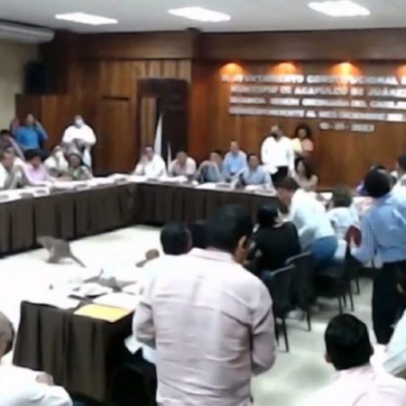 VIDEO: mapaches “sesionan” con cabildo de Acapulco