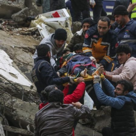Supera Turquía los tres mil muertos tras sismo