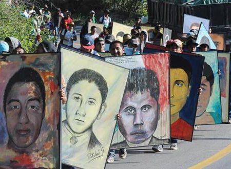 Detienen a nueve policías por el caso Ayotzinapa