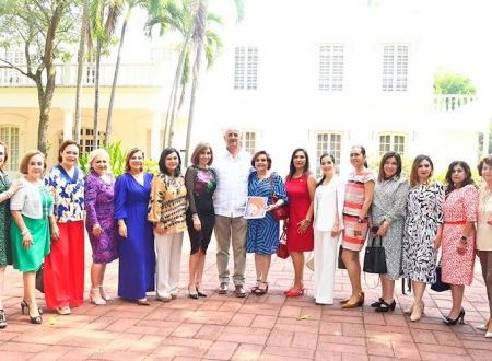 Toma Carlos Merino protesta al nuevo Consejo Directivo de Notarios de Tabasco