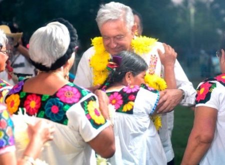 AMLO anuncia pensión universal para personas con discapacidad y ampliación de Sembrando Vida en Veracruz