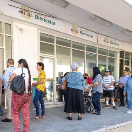 Abuelitos hacen filas por horas en bancos del Bienestar para cobrar pensión – El Heraldo de Tabasco